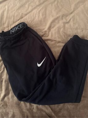 Nike Men’s Black Dri-Fit Jogger Sweatpants with White Logo sign